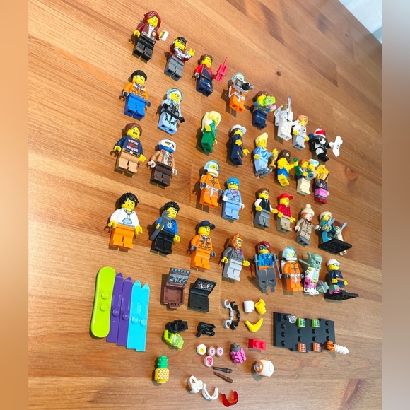 Lego Minifigures Lot of 32 Assorted Harry Potter Snowboard Skier Accessories - Picture 3 of 13